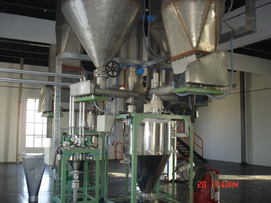 Automatic weighing system of raw materials